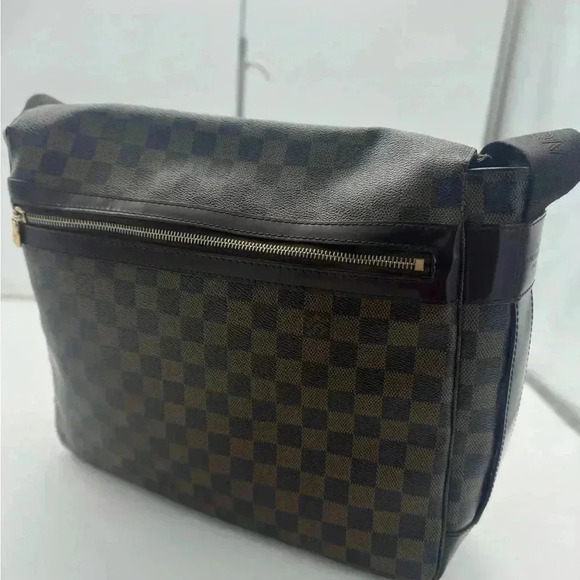 Louis Vuitton Damier Ebene Mens (Can be Unisex Why Not 🤭) - Picture 4 of 14